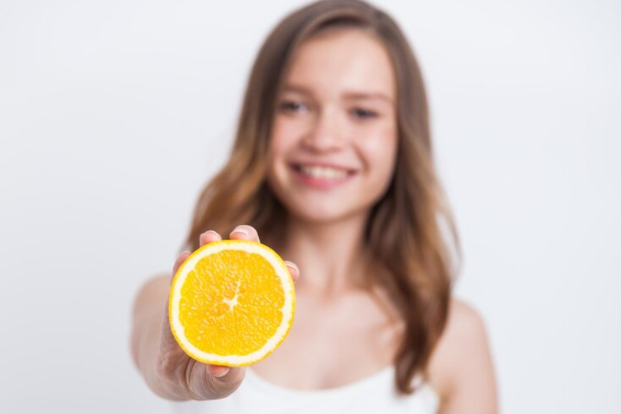 Vitamin C pomaga telesu izkoristiti beljakovine