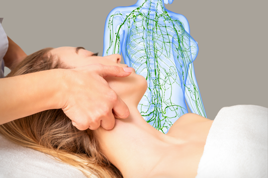 Kaj je limfna drenaža, zakaj pomaga in kako jo varno izvajati?